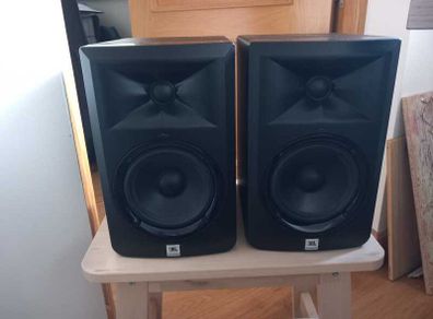 JBL LSR305 (x2) Studio Monitor + balanced cables