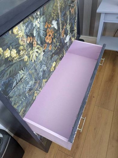 chest of drawers