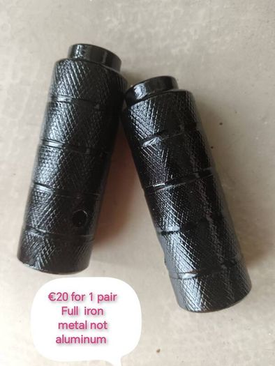 Bike Pegs, Bmx Stunt Pegs, Cycling Pegs, Axle Rear Foot Pegs, Bike Foot Pegs, Suitable for Mounting on the Front or Rear Axle of a Bicycle, for Road Bikes and Mountain Bikes, 2 Pcs= 20 EURO . 4 Pcs= 30 EURO