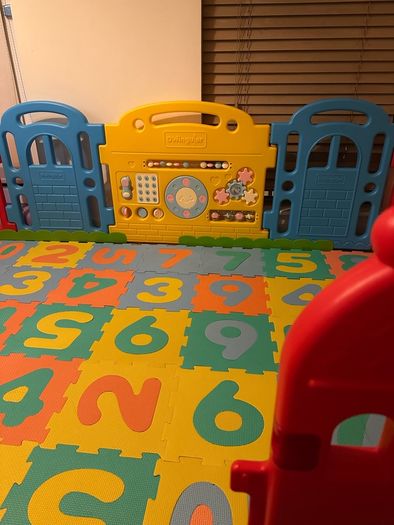 Dwinguler Castle Baby playpen