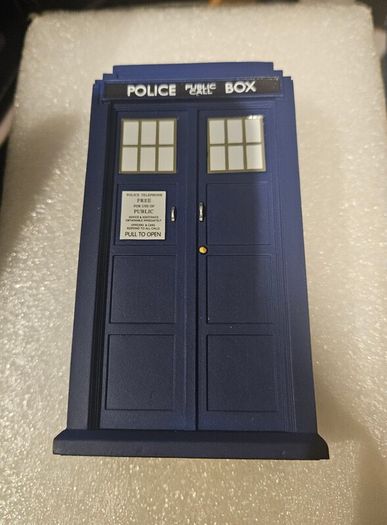 Eaglemoss Hero Collection TARDIS and mini magazine