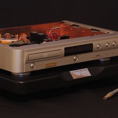 Legendary Marantz CD-17 Ki Signature Gold Series one of the Greatest CD players of all time Absolutely Stunning Japanese hifi