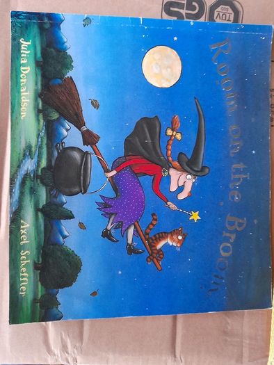 Julia Donaldson Book-Room on the Broom