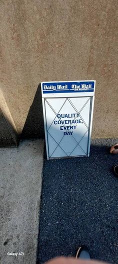 Daily mail ,ie mail on sunday newspaper advertising stand ,great colours,nice condition,,sold as seen ,buyer collects,,see pictures for condition,