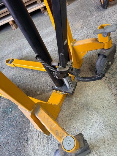 Silverstone Manual Pallet Stacker
