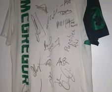 Ufc autograph t shirt