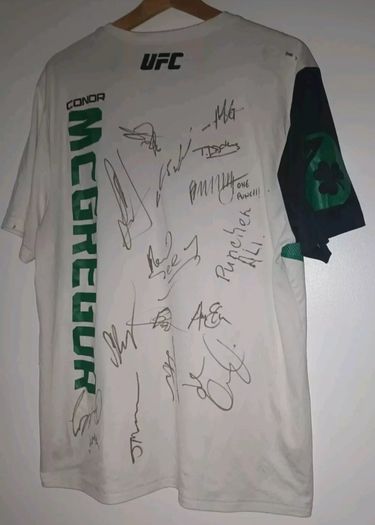 Ufc autograph t shirt