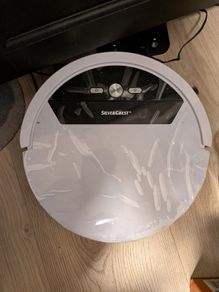 Robot vacuum cleaner