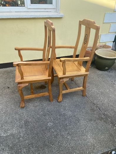 pair of chairs
