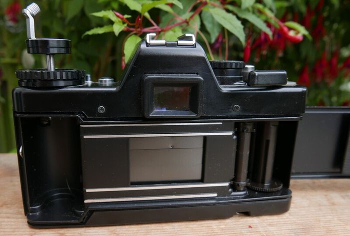 RARE Praktica B200 35mm Film SLR Camera HOIA 49mm Lens ( works well)