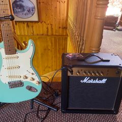 JET JS-300 electric guitar & Marshall MG-15 amp