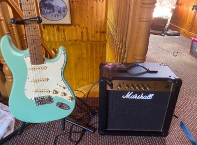 JET JS-300 electric guitar & Marshall MG-15 amp