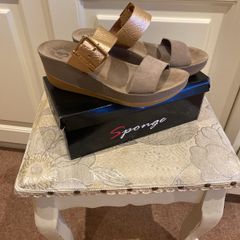 Sponge size 6 wedge sandals