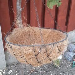Brand New hanging planter with coconut coir liner