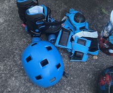 roller skates - complete set - suitable for approx 4/5/6 year old