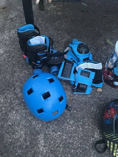 roller skates - complete set - suitable for approx 4/5/6 year old