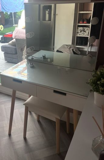 dressing table with lights and stool