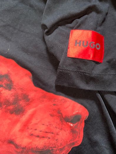 Hugo boss  T-shirt size xl brand new with tag