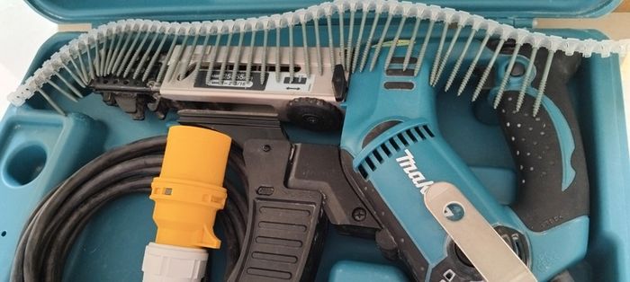 Makita 6843 Auto Feed 110v