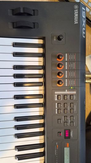 Yamaha MX61 synthesizer V2