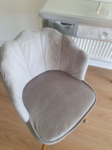 Vanity table and Shell chair