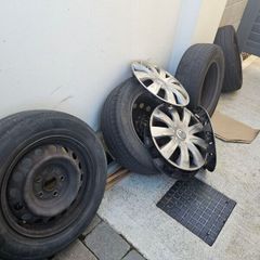 Corolla 15" Wheels & Worn Tyres