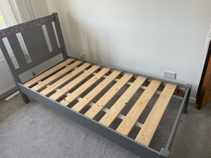bed frame single