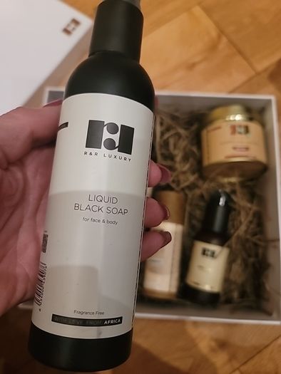 R&R 5 Piece Gift Set of natural, plant-based skincare brand from Ghana in Africa.