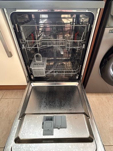 Hotpoint dishwasher, very good condition
