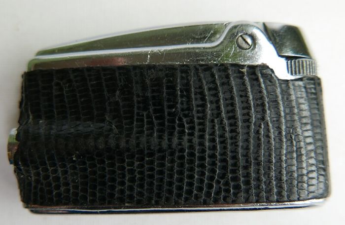 Vintage Ronson Varaflame Leather mid-60s