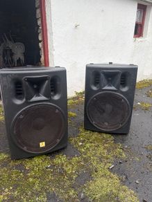 The Box 502P Speaker Pair (+1 stand)