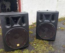 The Box 502P Speaker Pair (+1 stand)