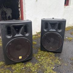 The Box 502P Speaker Pair (+1 stand)