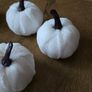 A set of 5 Halloween mini pumpkins Image 3