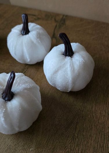 A set of 5 Halloween mini pumpkins