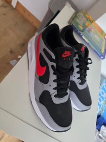 new pair nike runners