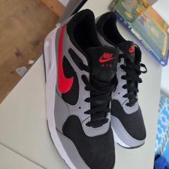 new pair nike runners