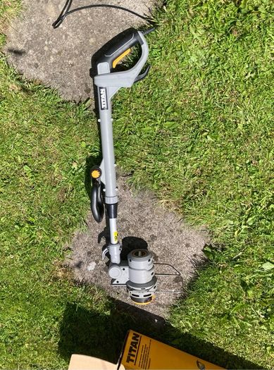 Titan TTB820GGT 600W 230V wired Grass Trimmer