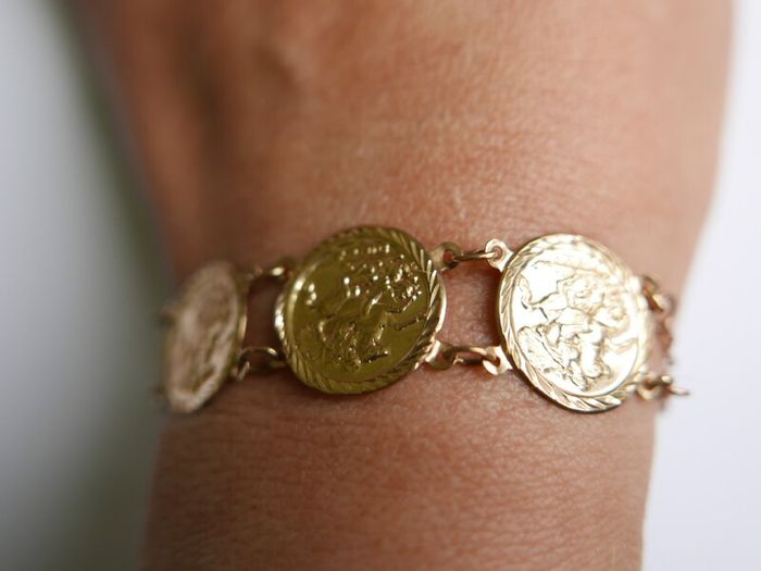 Vintage 9CT GOLD BRACELET Hallmarked 375. St. George Medallions  Bangle. length 7" - 4,45g