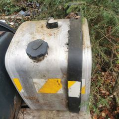 volvo truck fuel tank