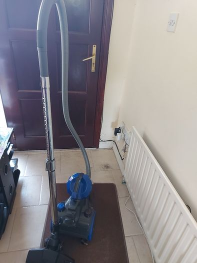 Morphy Richards Perform Air Vacuum Cleaner, Model No. 980520, 750W, AAARATED, in excellent condition, great suction