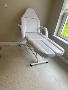 podiatry Bed, split leg levels. Tray holder