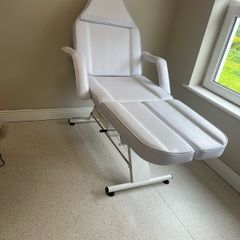podiatry Bed, split leg levels. Tray holder