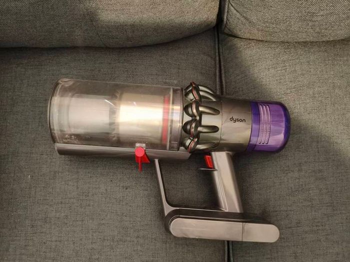 dyson v11 (body only)