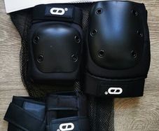 wrist guards, elbow pads and knee pads