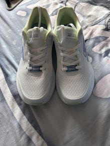 sketchers go run max cushioning