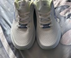 sketchers go run max cushioning