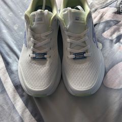 sketchers go run max cushioning