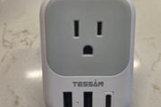 Tessan Travel Adaptor: UK / IRL plug