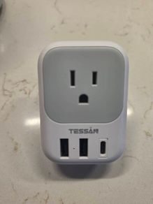 Tessan Travel Adaptor: UK / IRL plug